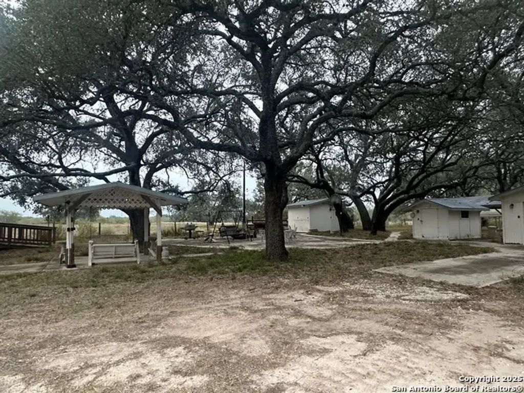 1150 County Road 765, Moore