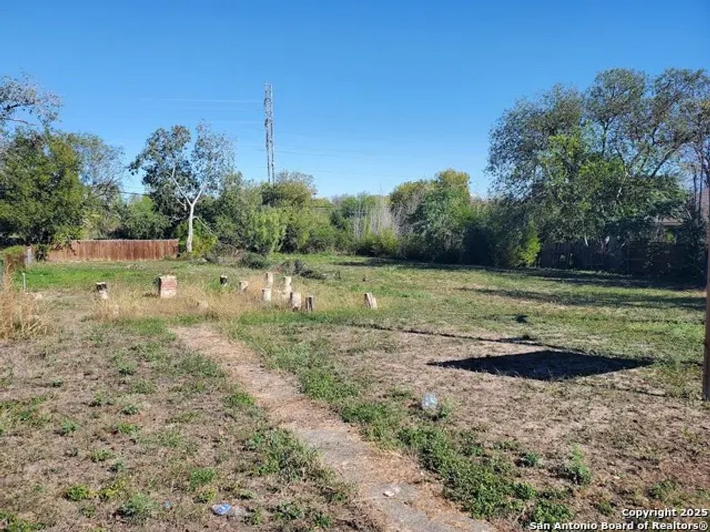 1807 & 1811 Burleson, San Antonio