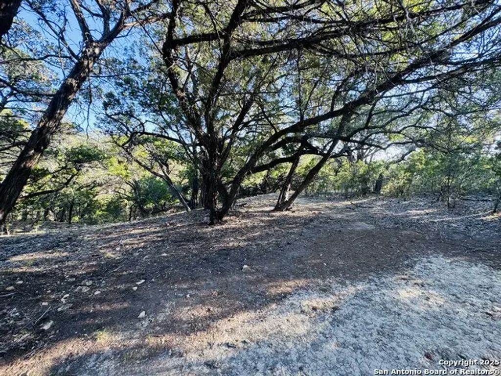 169 Center Point Rd., Bandera