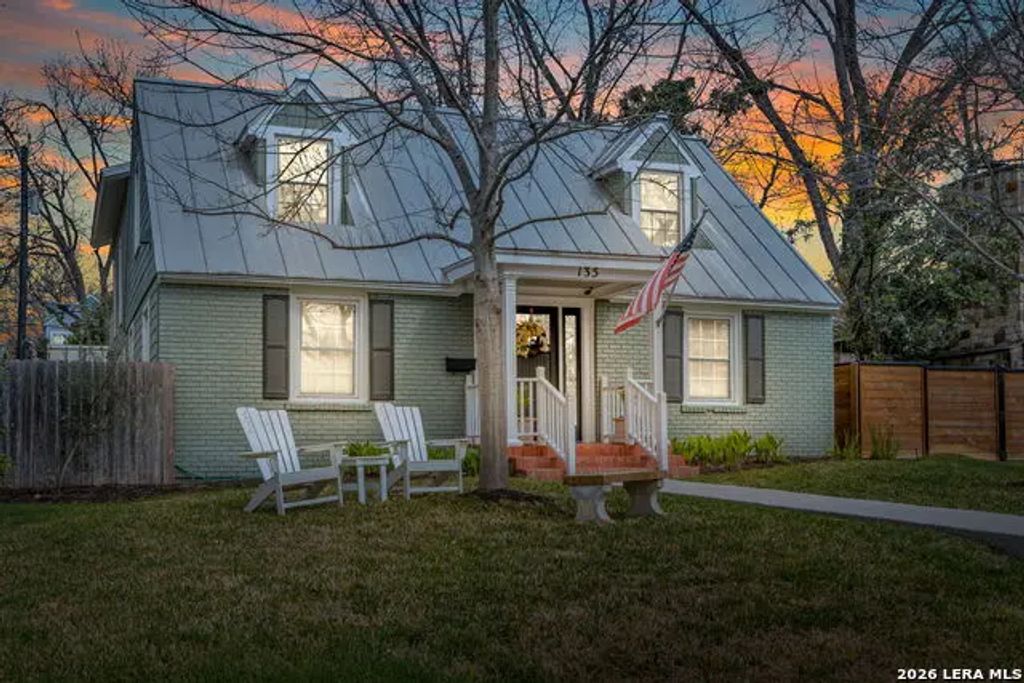 135 Blue Bonnet Blvd, Alamo Heights