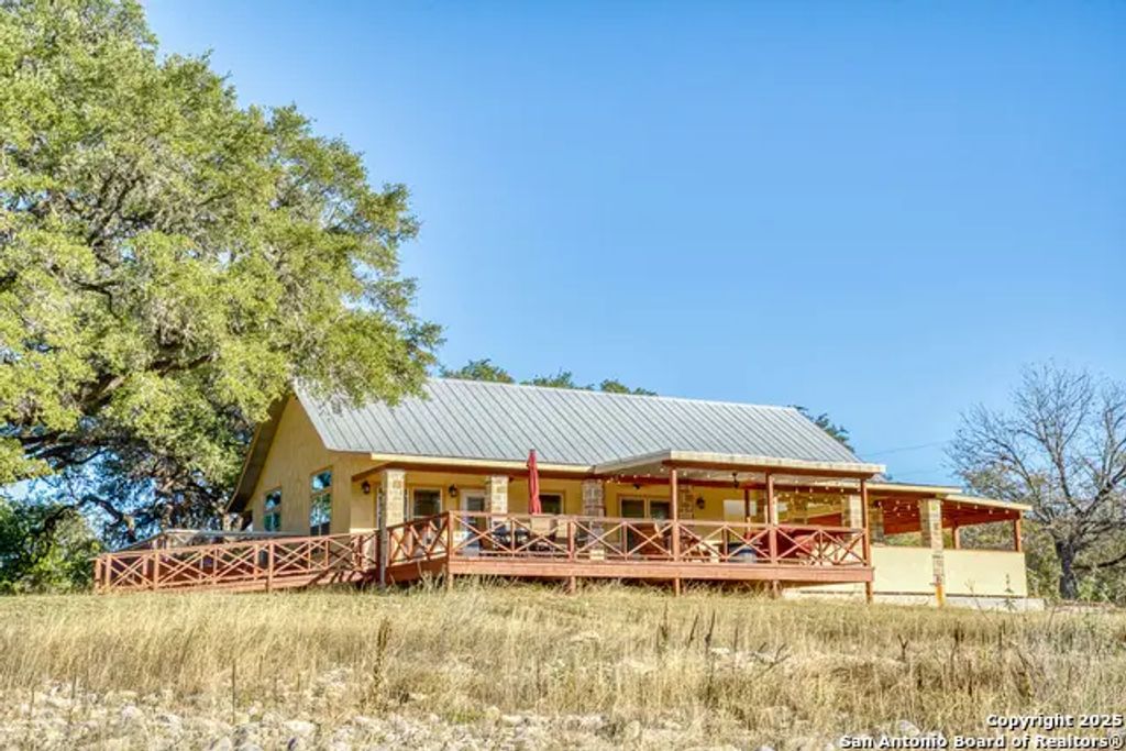 255 Thunder Creek, Utopia