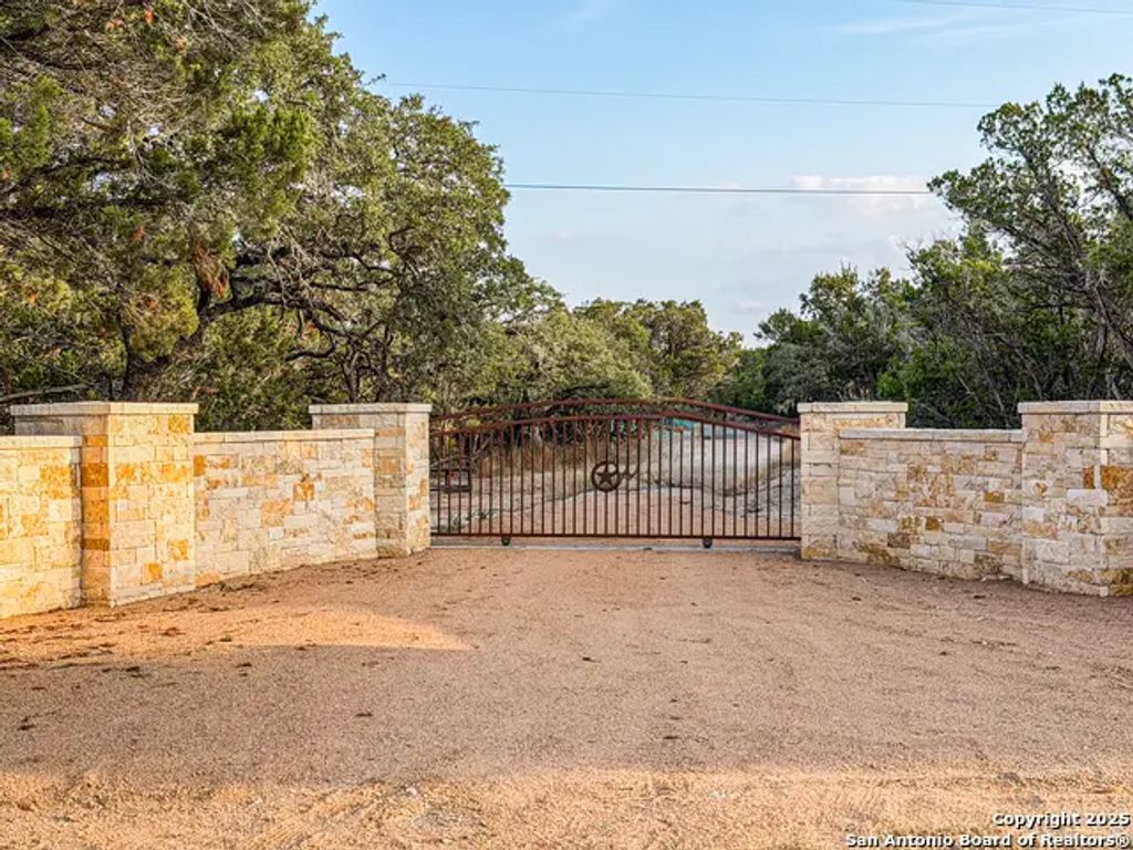 100 Acres N Cranes Mill Road, Canyon Lake