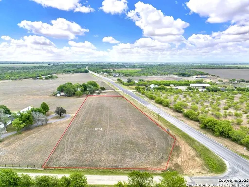 Lot 4 Cr 343, Hondo