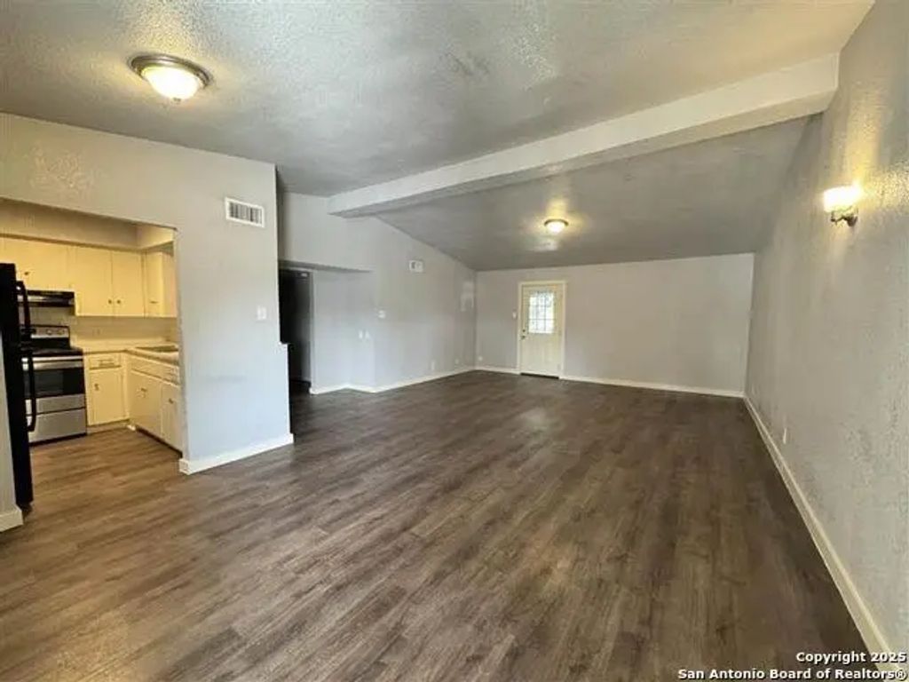 520 Gentleman 4, Balcones Heights