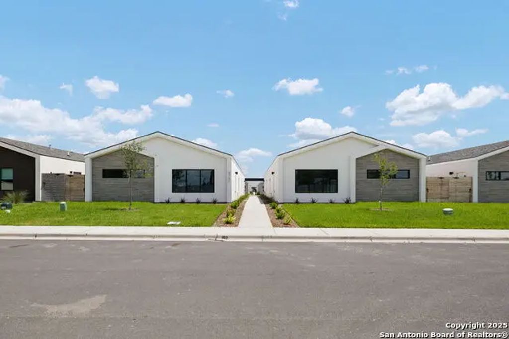 2701 Robin Road, Weslaco