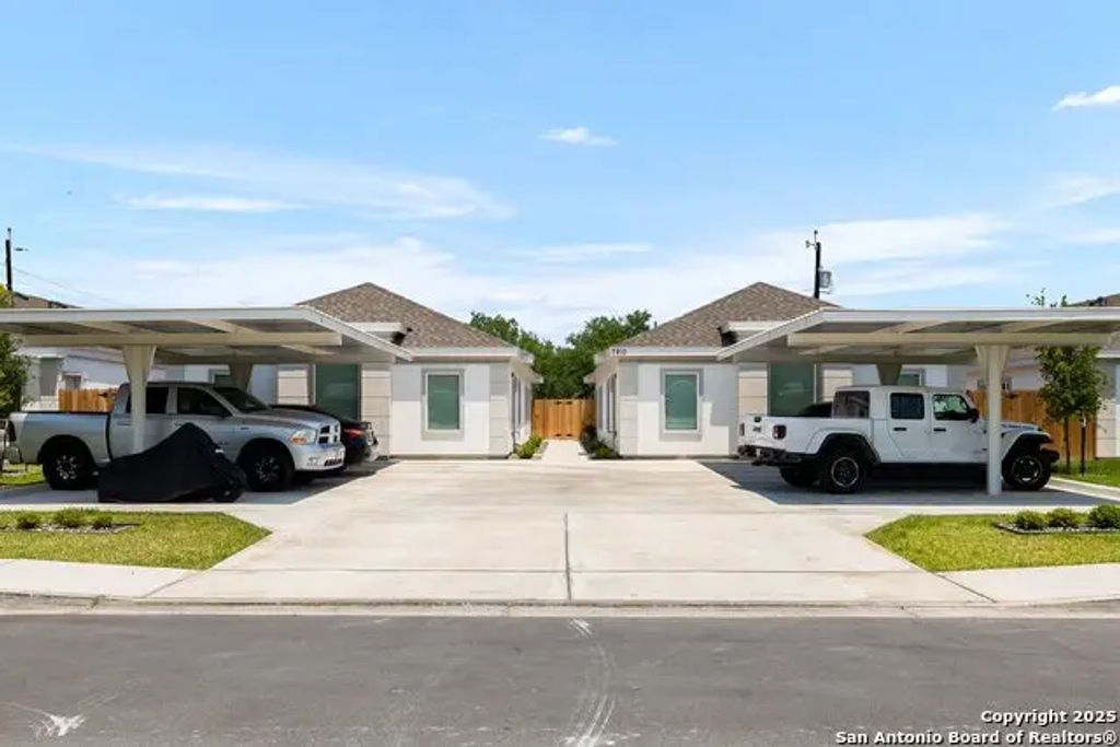 7810 N 58th Lane, Mission