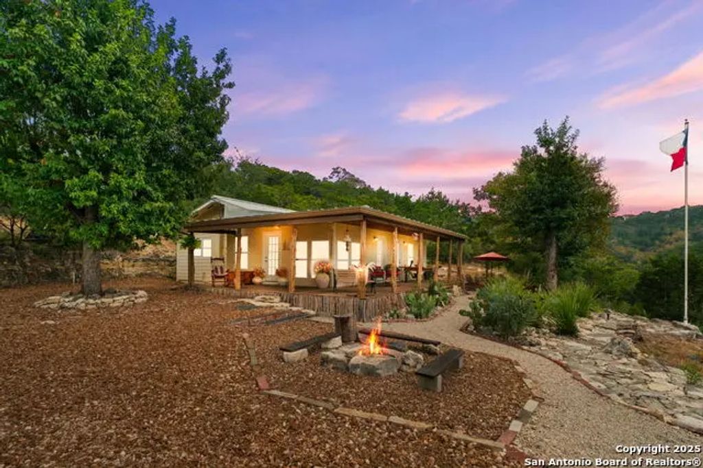 411 Valley View, Pipe Creek