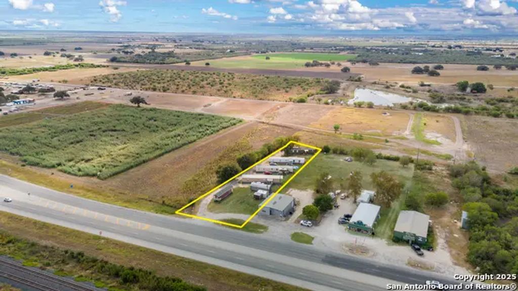 701 Hwy 90, Hondo