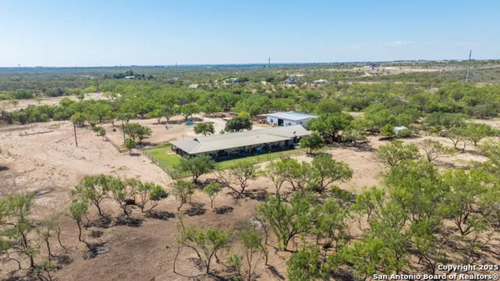 2133 Lausen, Del Rio