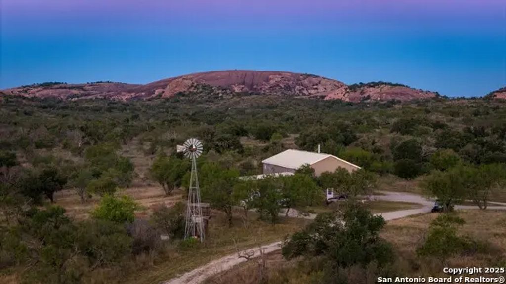 7702 Ranch Road 965, Llano