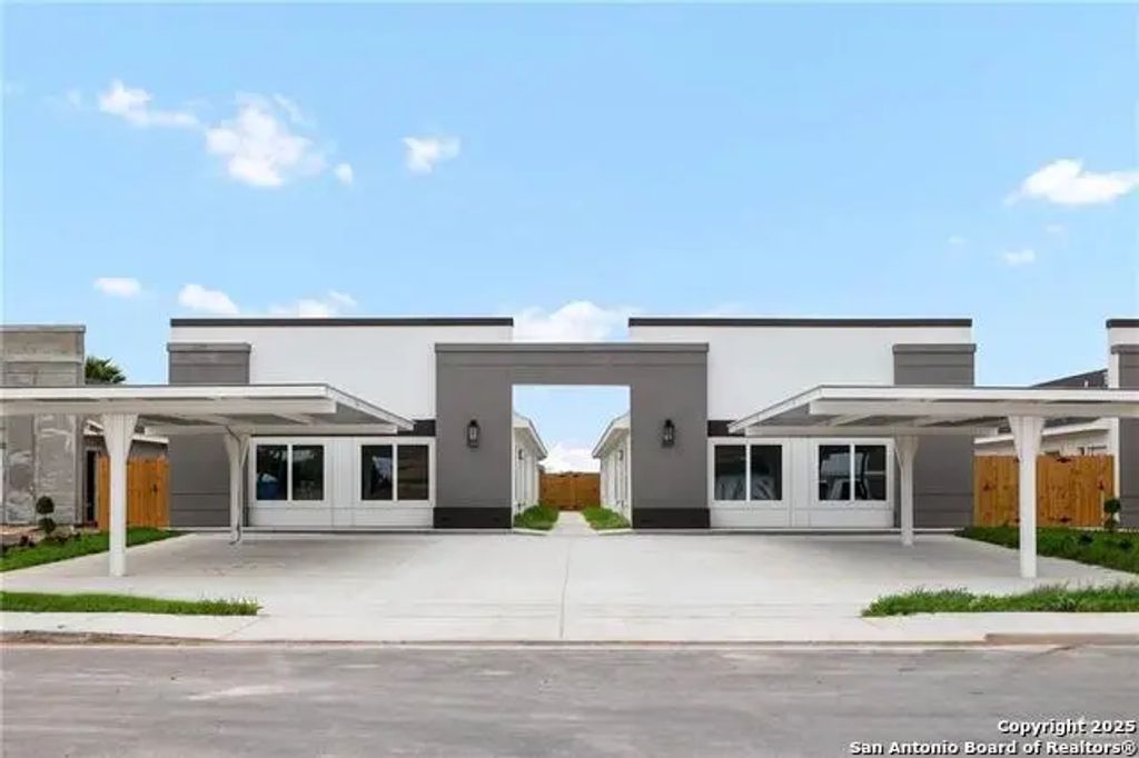 1300 N Abesam Avenue, Edinburg