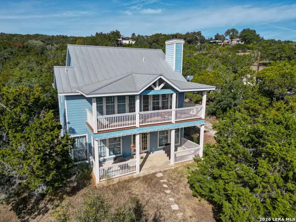 282 Hill Top Ln, Lakehills