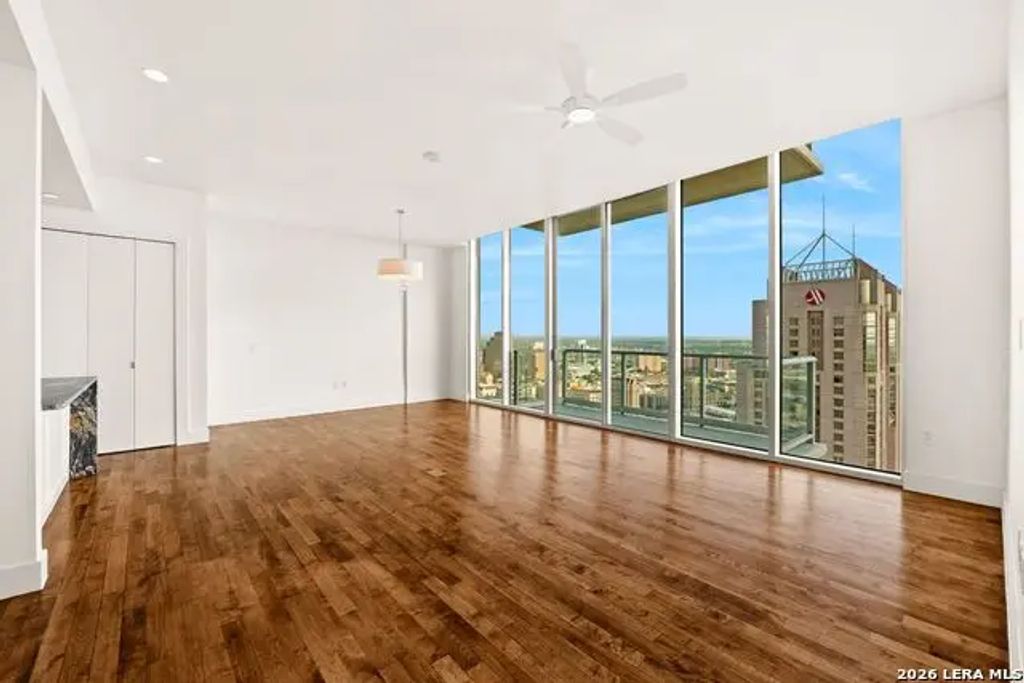 610 E Market Unit 3110, San Antonio