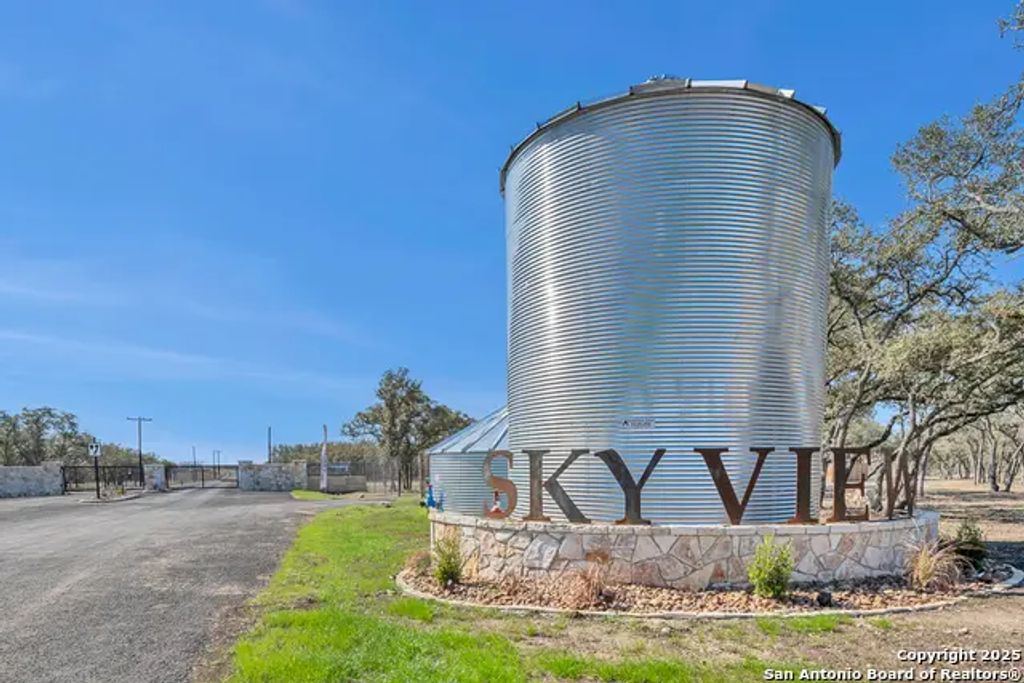 Lot 2 Sky View Ranch, Dhanis