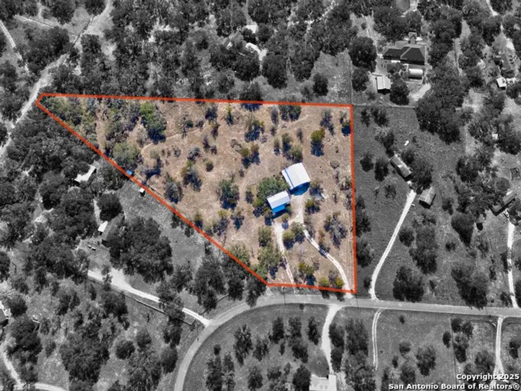 144 County Road 7725, Natalia