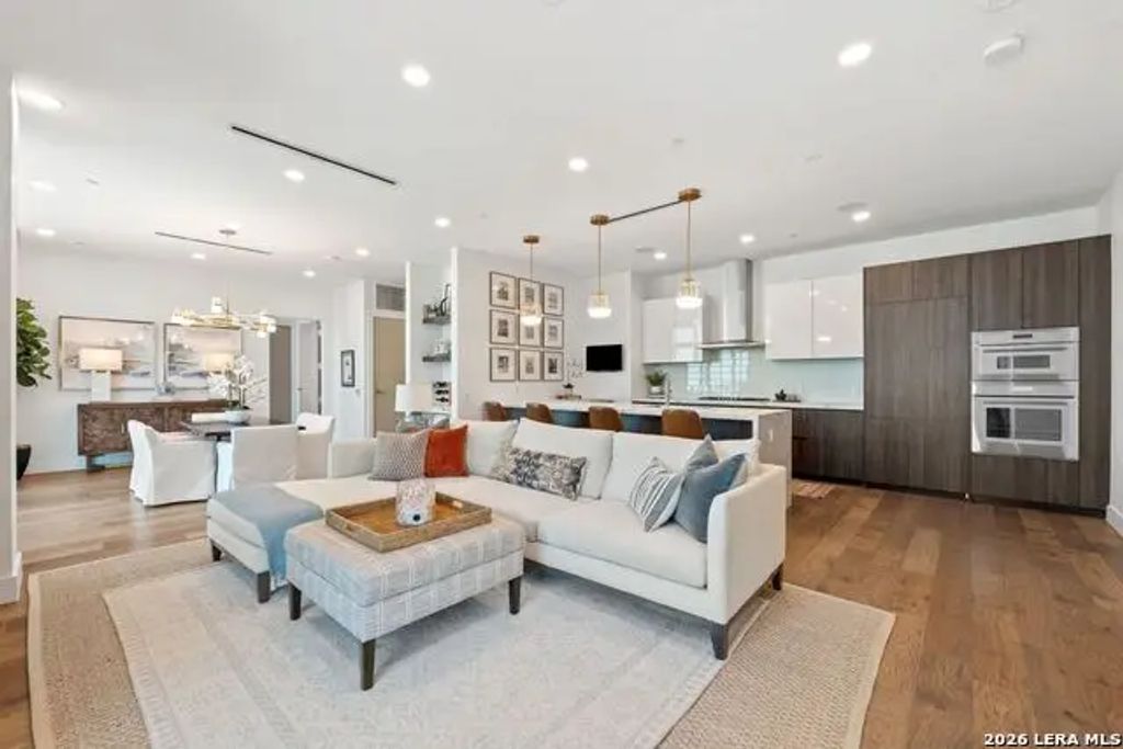 123 Lexington Apt 1410, San Antonio