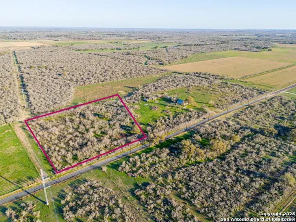 2693 County Road 467, Devine