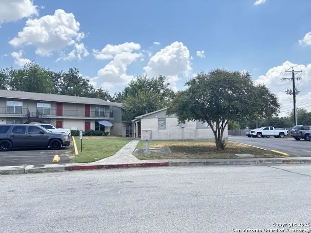 5603 Bienville E-7, San Antonio