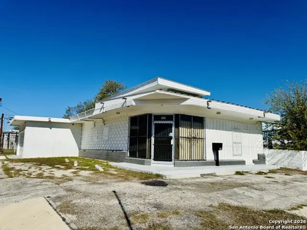 939 W Hildebrand, San Antonio