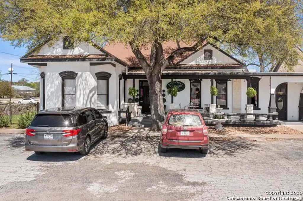 702 Front Street, Comfort