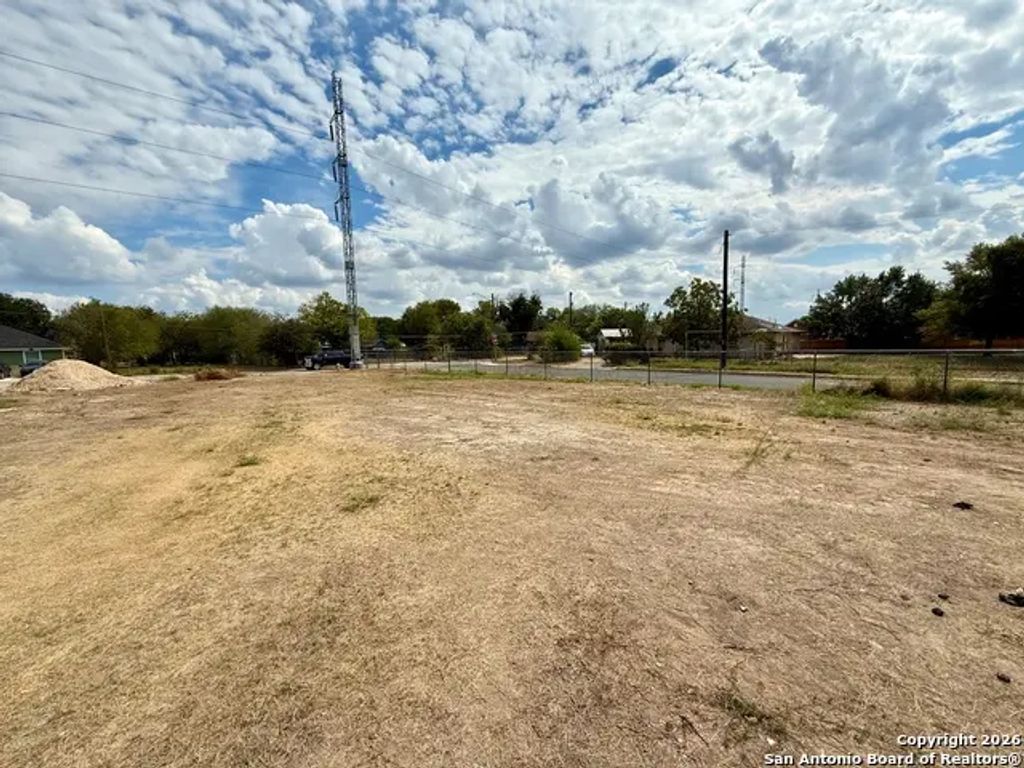 2215 Menefee Blvd, San Antonio