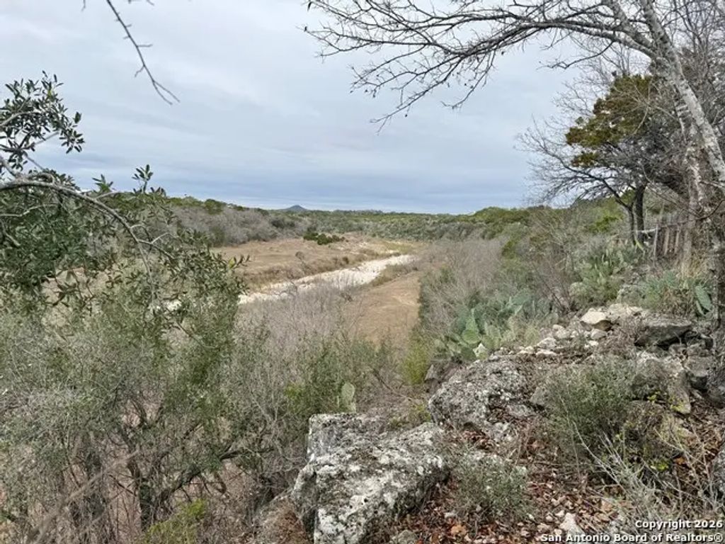 685 Riverside, Pipe Creek