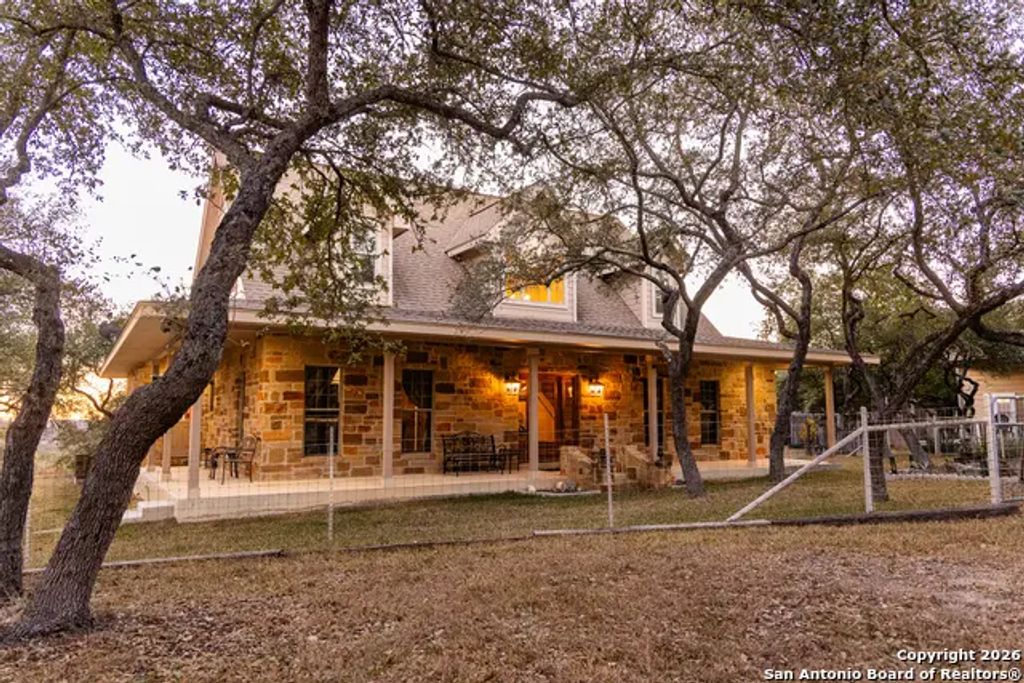 488 Phillip, Pipe Creek