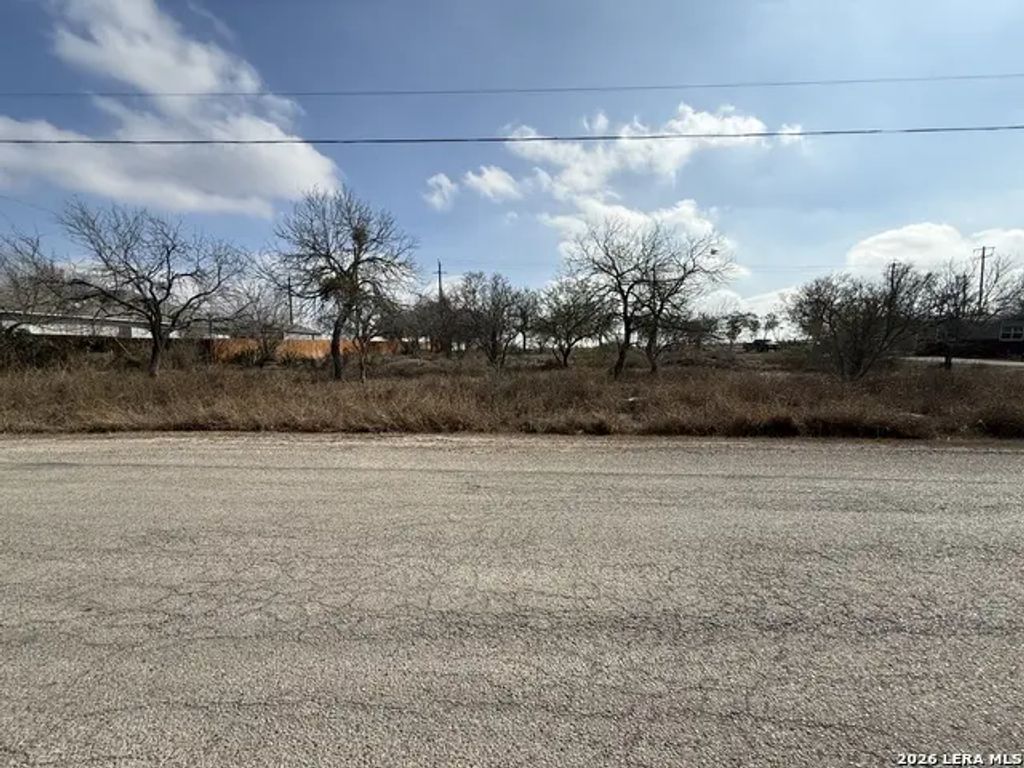 225 County Road 3820, San Antonio
