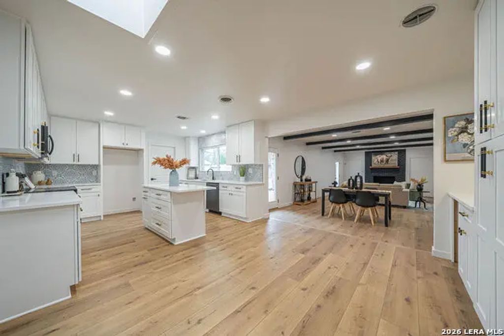 355 Donella, Hollywood Park