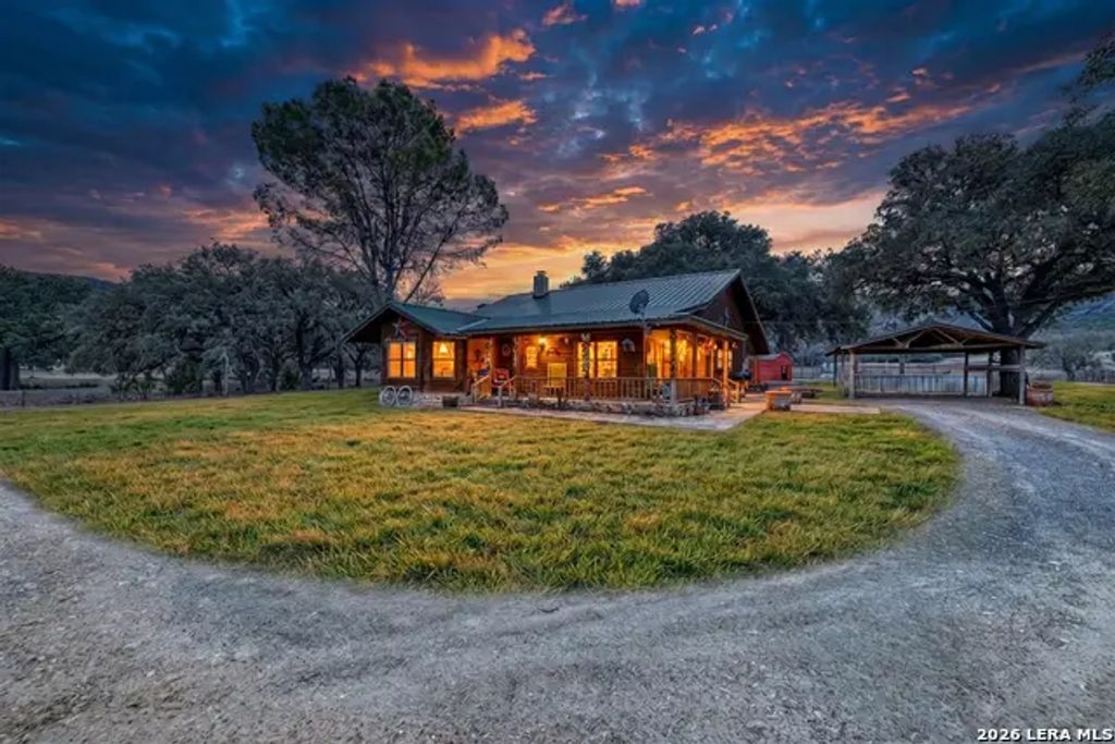 969 Walter White Ranch Rd, Leakey