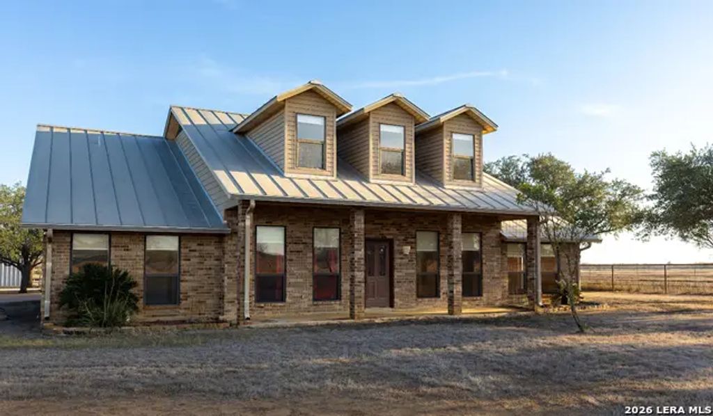 375 Bluntzer Rd, Jourdanton