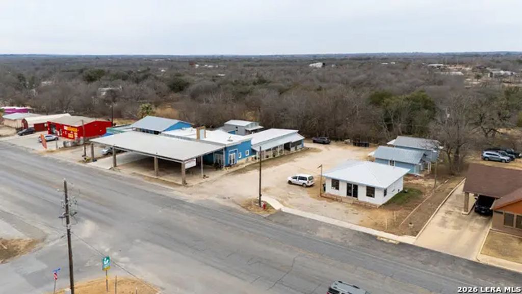 1911 State Highway 132, Natalia
