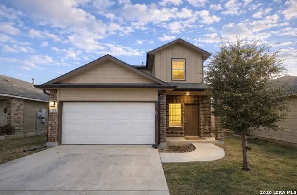 177 Middle Green Loop, Floresville