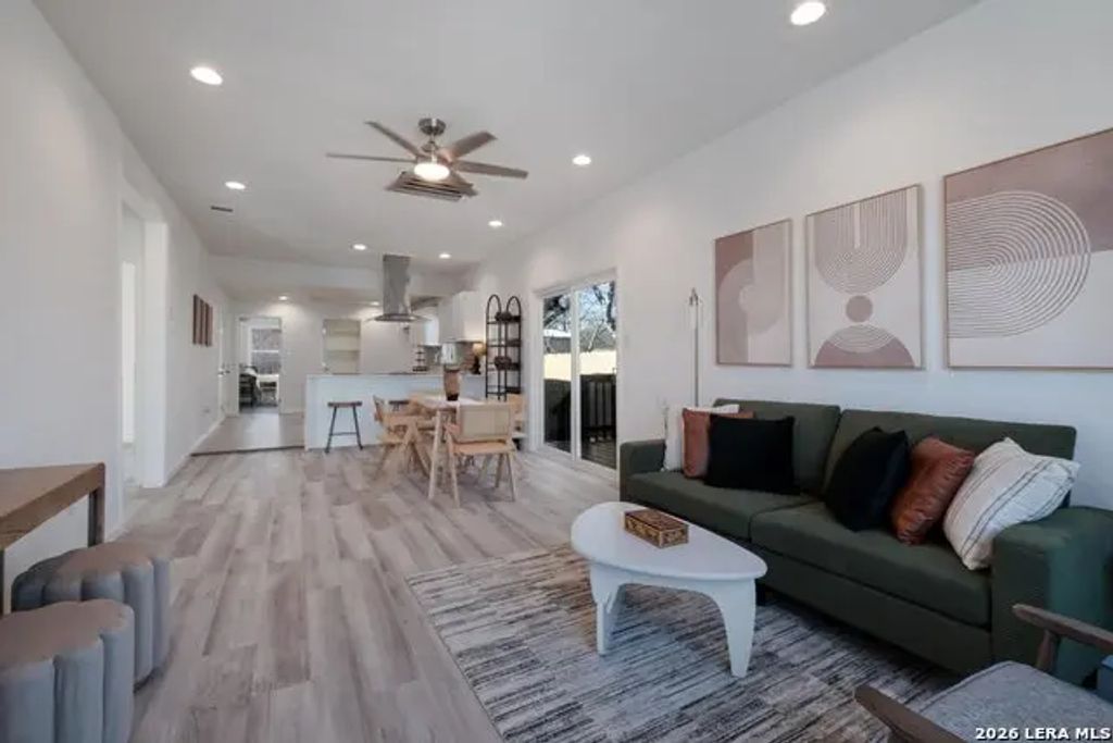 1422 Paso Hondo St, San Antonio