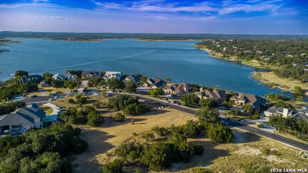 523 Oak Shores Dr, Canyon Lake