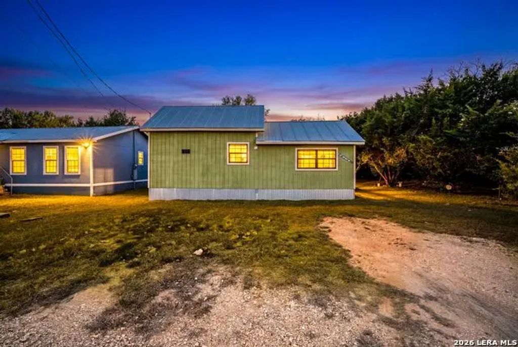 297 Chaparral Dr, Bandera
