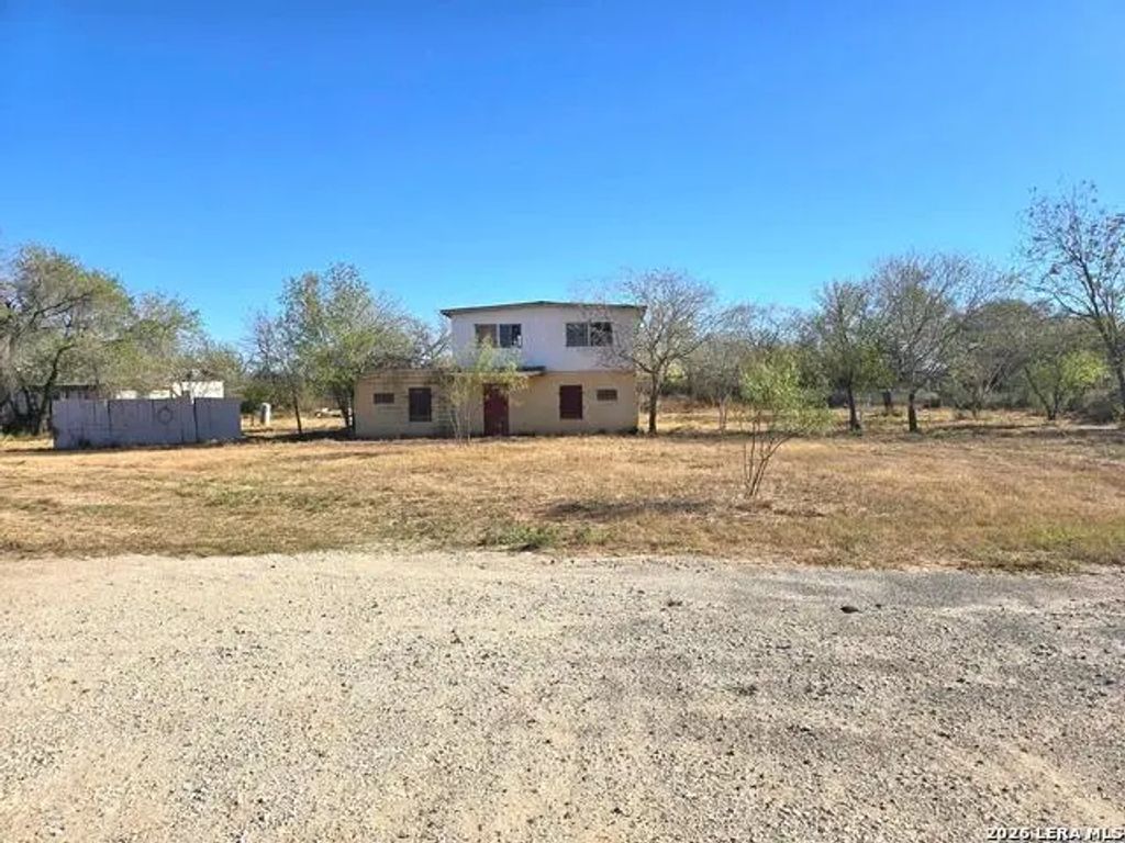 2350 N State Highway 16, Jourdanton