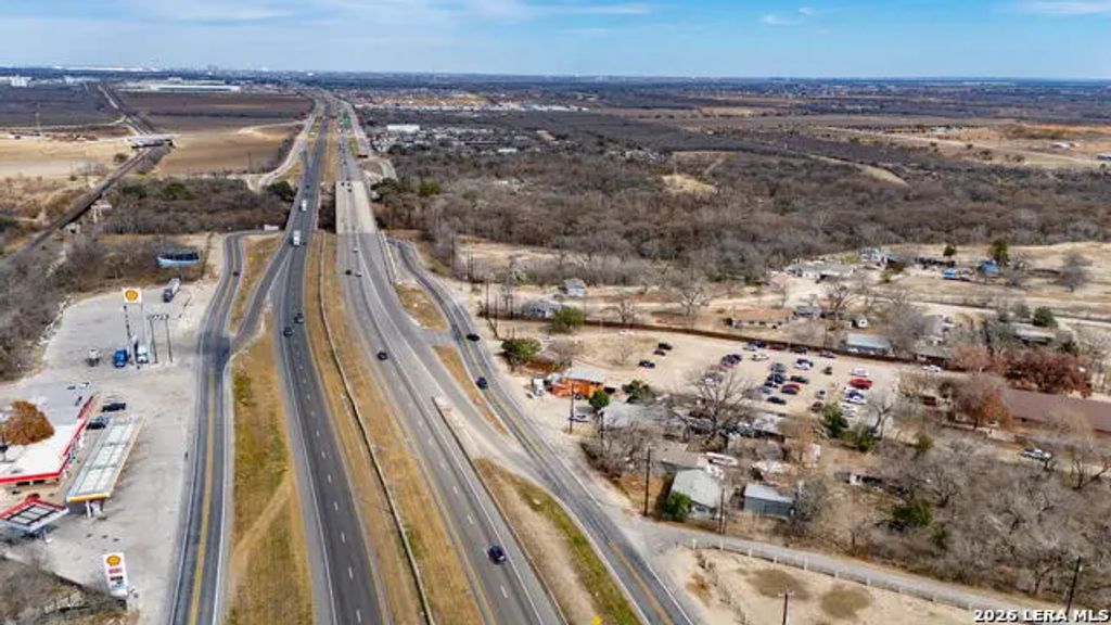 13486 Interstate 35, Von Ormy