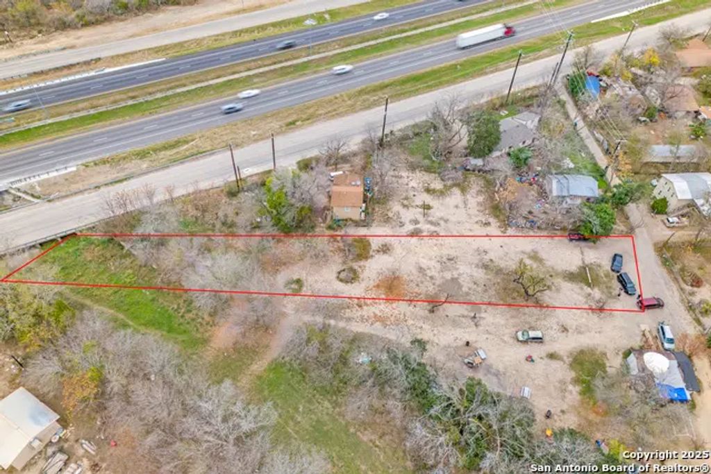 13740 Interstate 35, Von Ormy