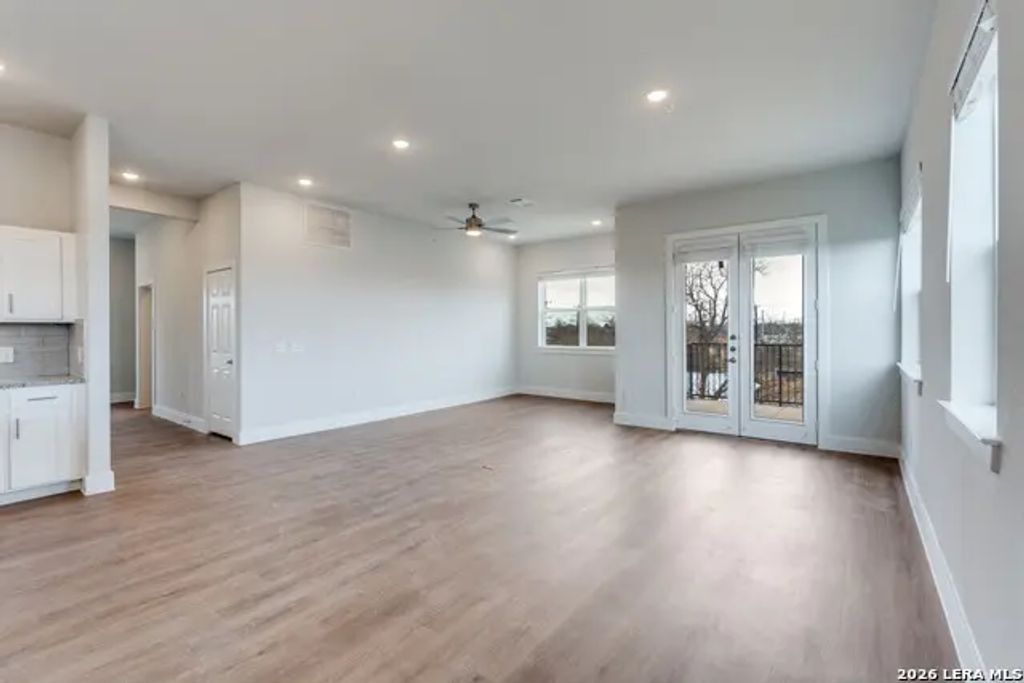 330 E Carson 2302, San Antonio