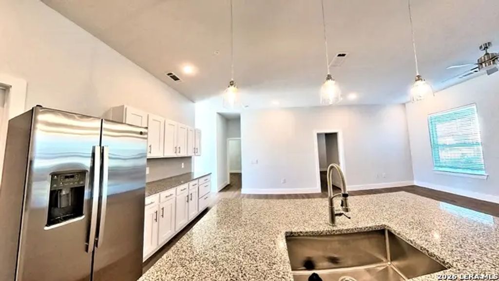 330 E Carson 1302, San Antonio