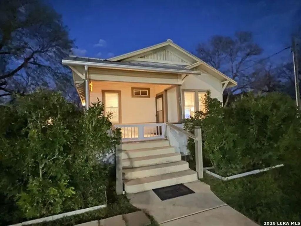404 W Walnut, Seguin