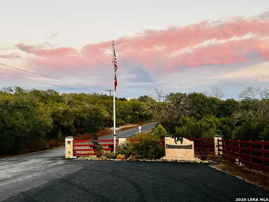 451 N Stallion Estates, Spring Branch