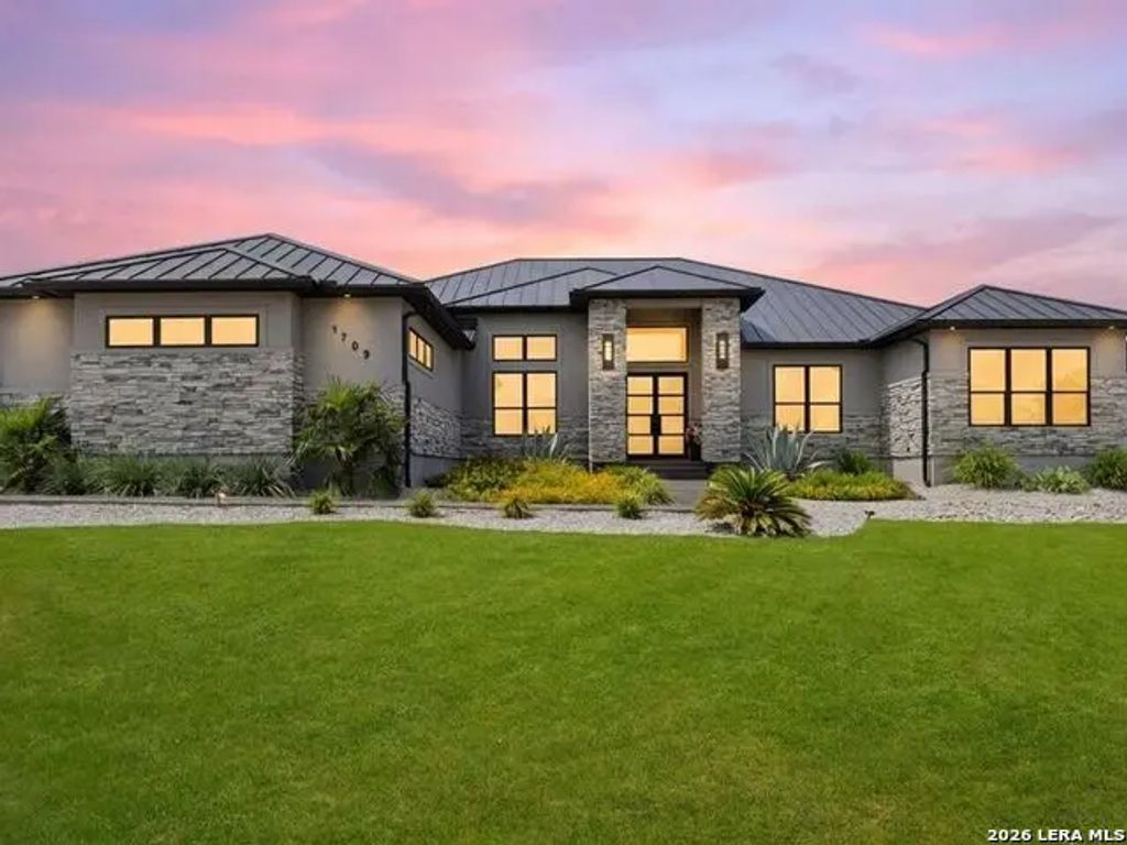 1709 Paradise Pkwy, Canyon Lake