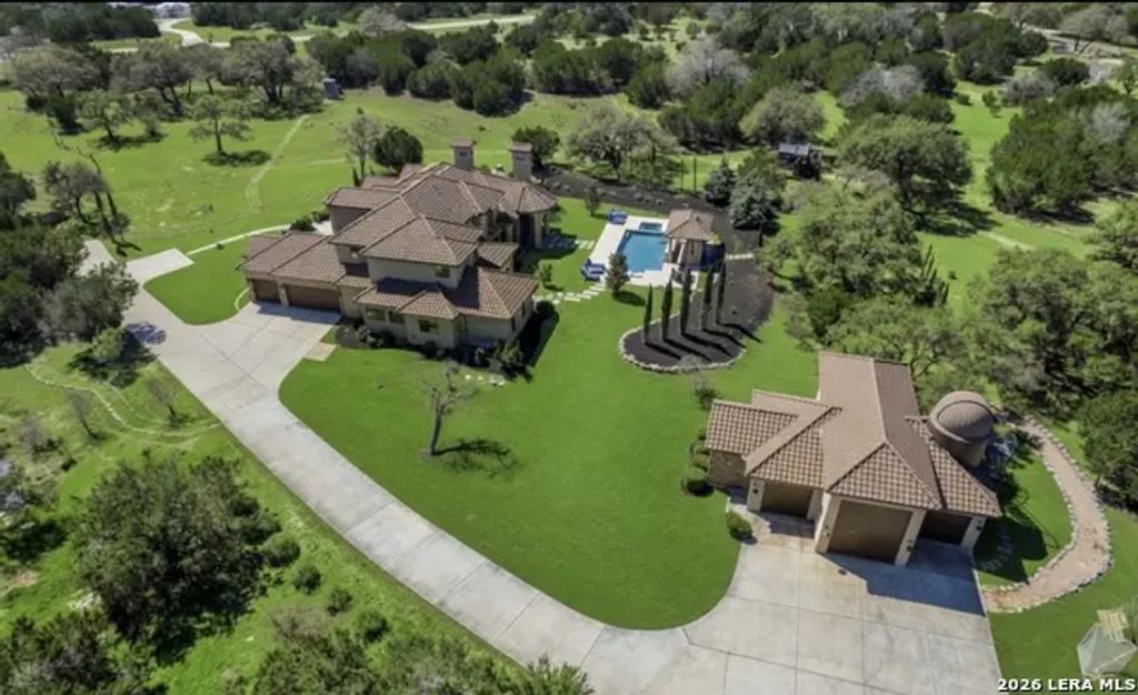 104 Falcon Crst, Boerne