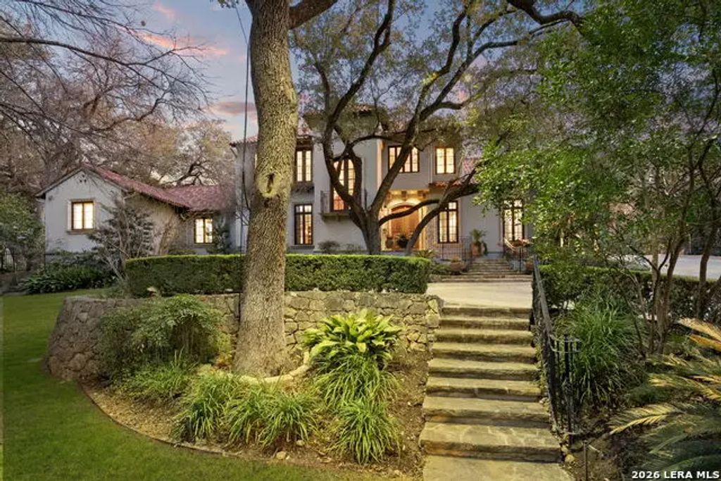829 Contour Drive, San Antonio