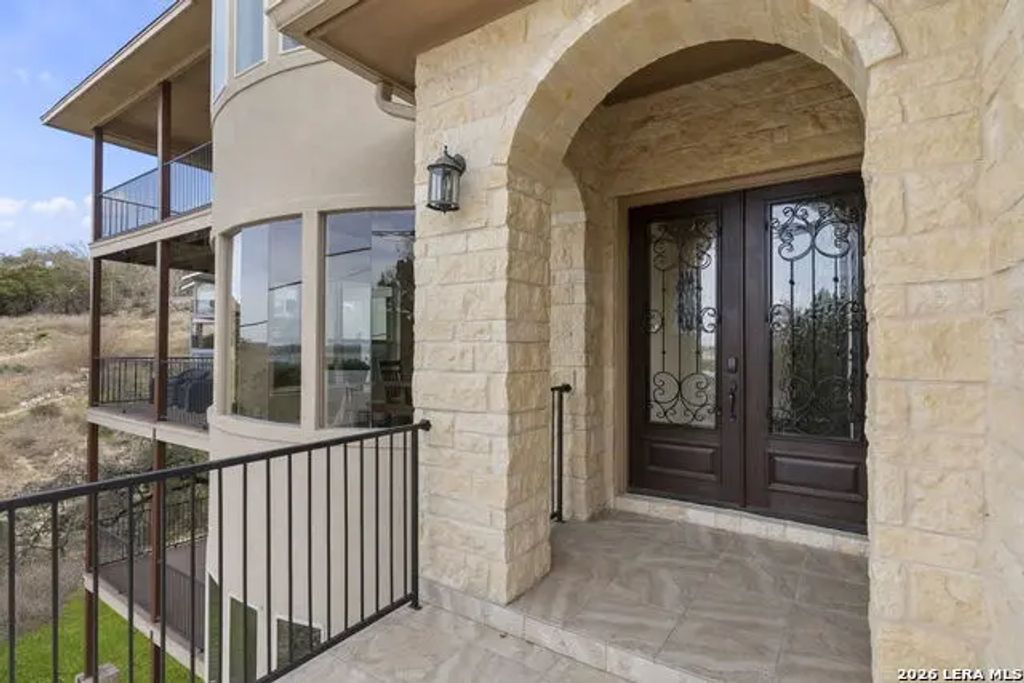502 Cindy Dr, Canyon Lake
