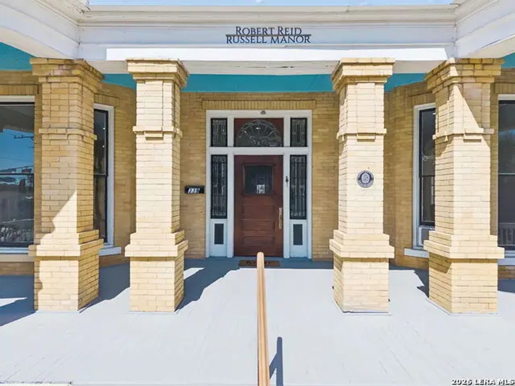 339 W Woodlawn Ave, San Antonio