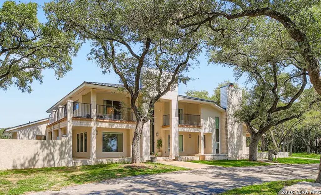 14007 Mint Trail, Hill Country Village