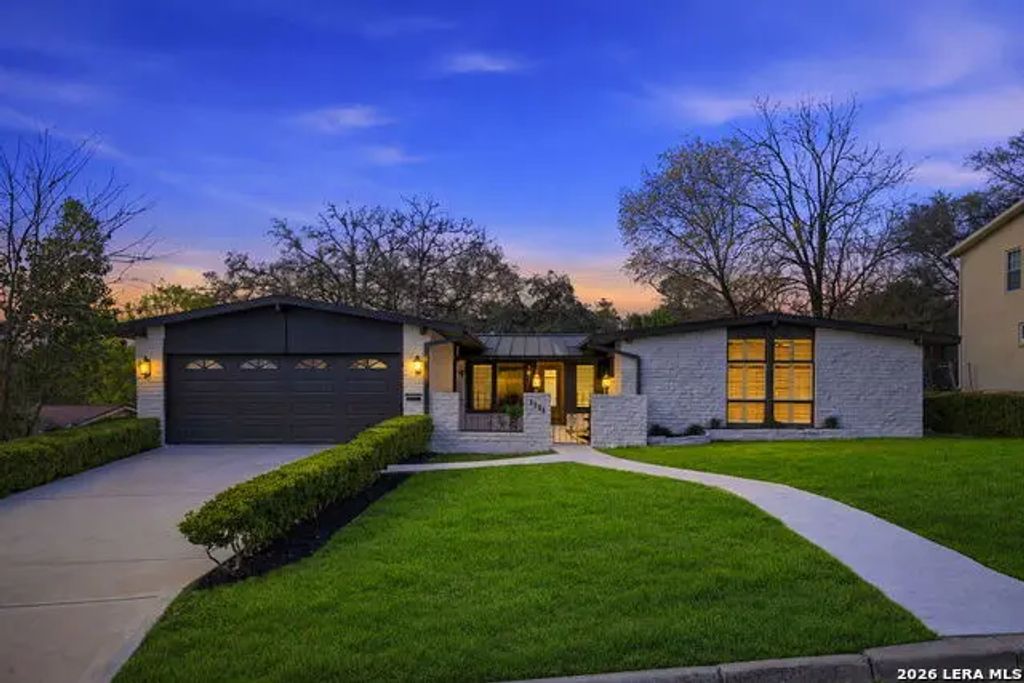 1311 Wiltshire, Terrell Hills